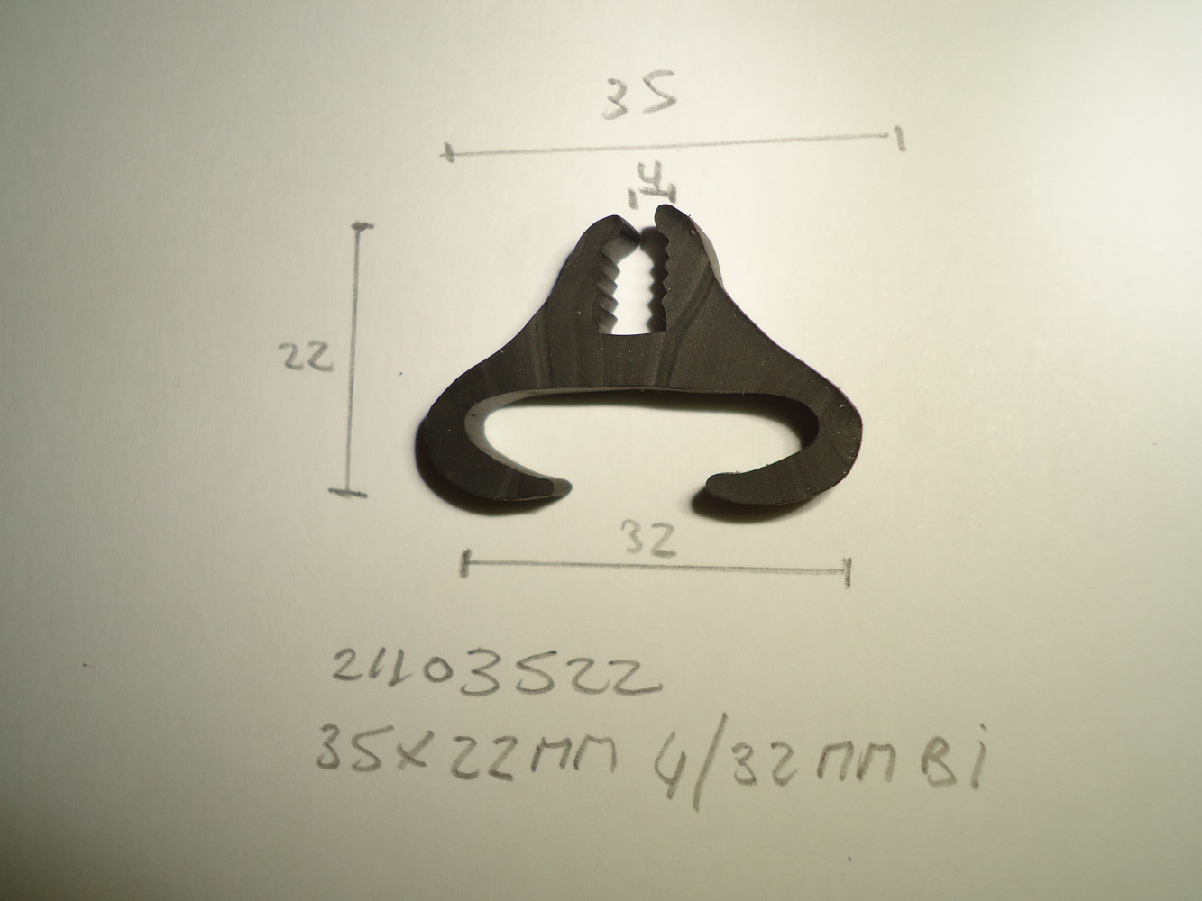 Raamrubber 35x22mm 4/32mm bi - Dsc03733 - 21103522