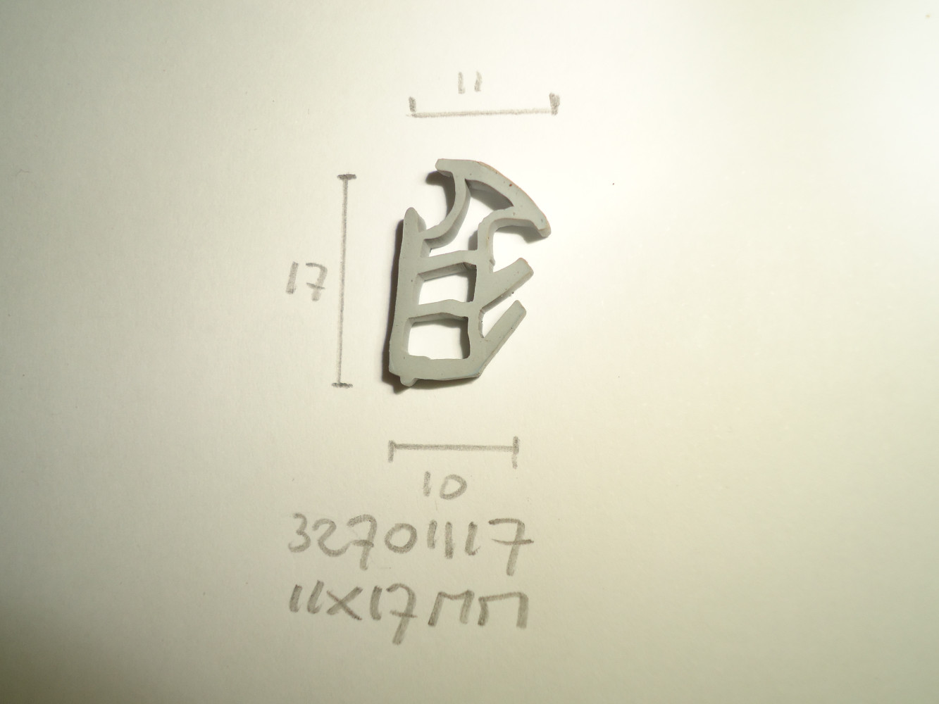 Kozijnrubber 11x17mm - Dsc03835 - 32701117GR