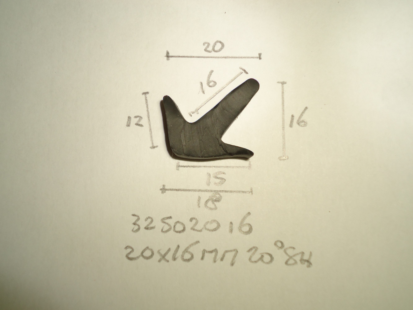 Deurrubber 20x16mm 20&ordm; sh - Dsc04396 - 32502016