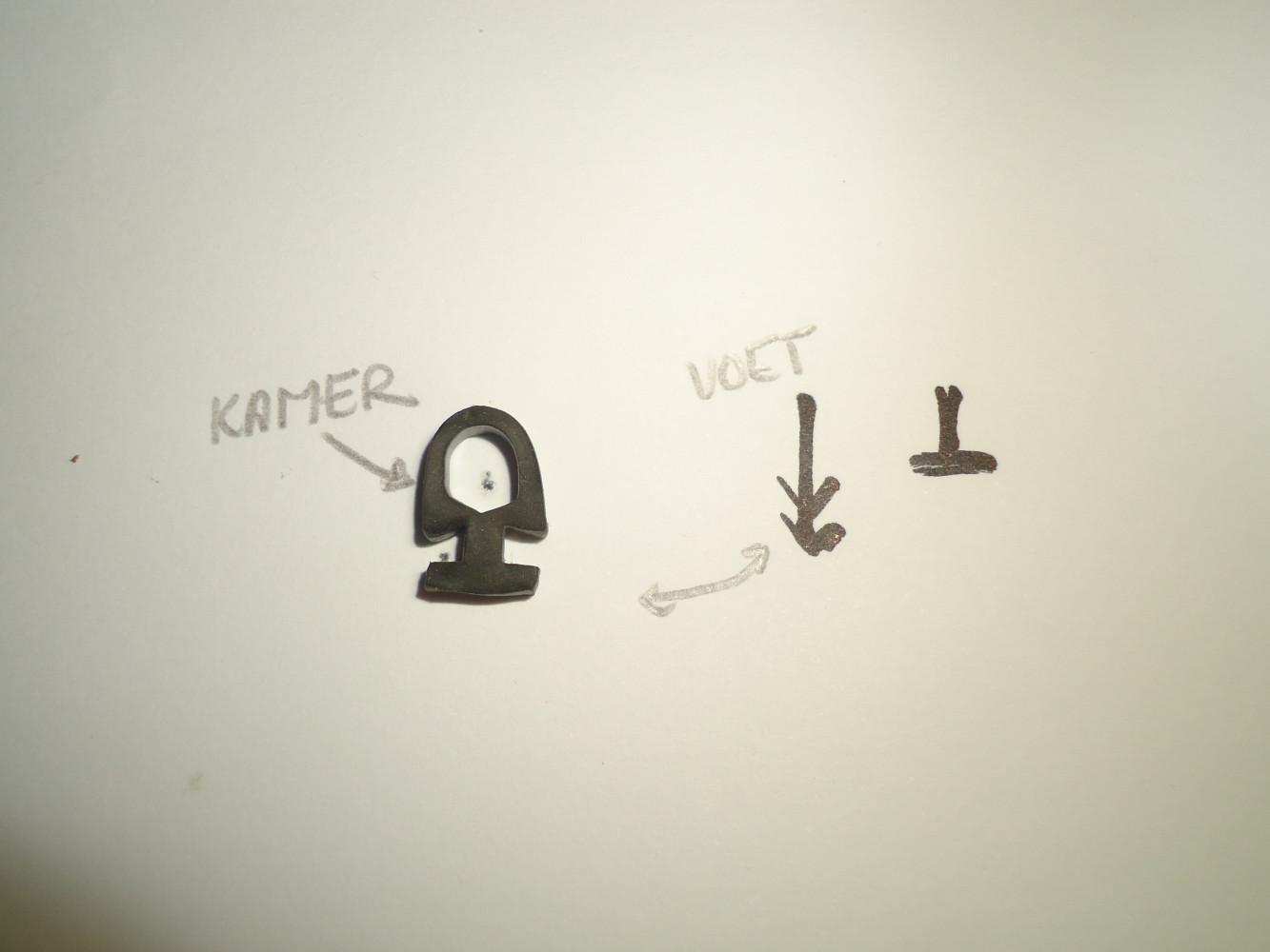 Kozijnrubber met voet en kamer