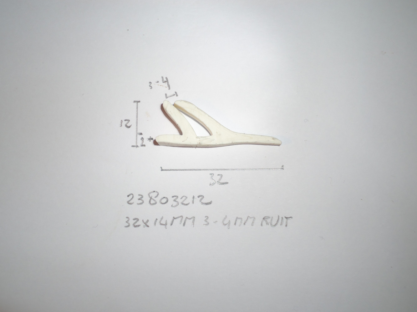 Wit ruitrubber 32x12mm ruit 3- 4mm dikte - Dsc05896 - 23803212WT