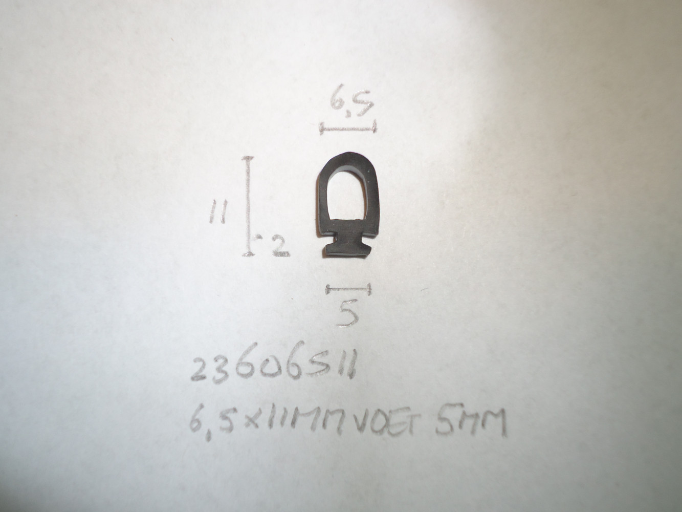 Raamrubber 6.5x11mm voet 5mm - Dsc07279 - 23606511