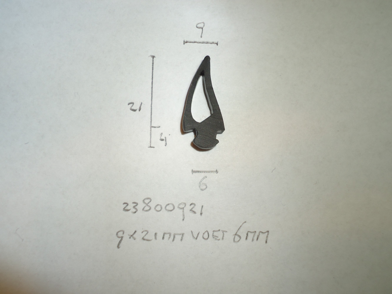 Deurrubber 9x21mm voet 6mm - Dsc07545 - 23800921