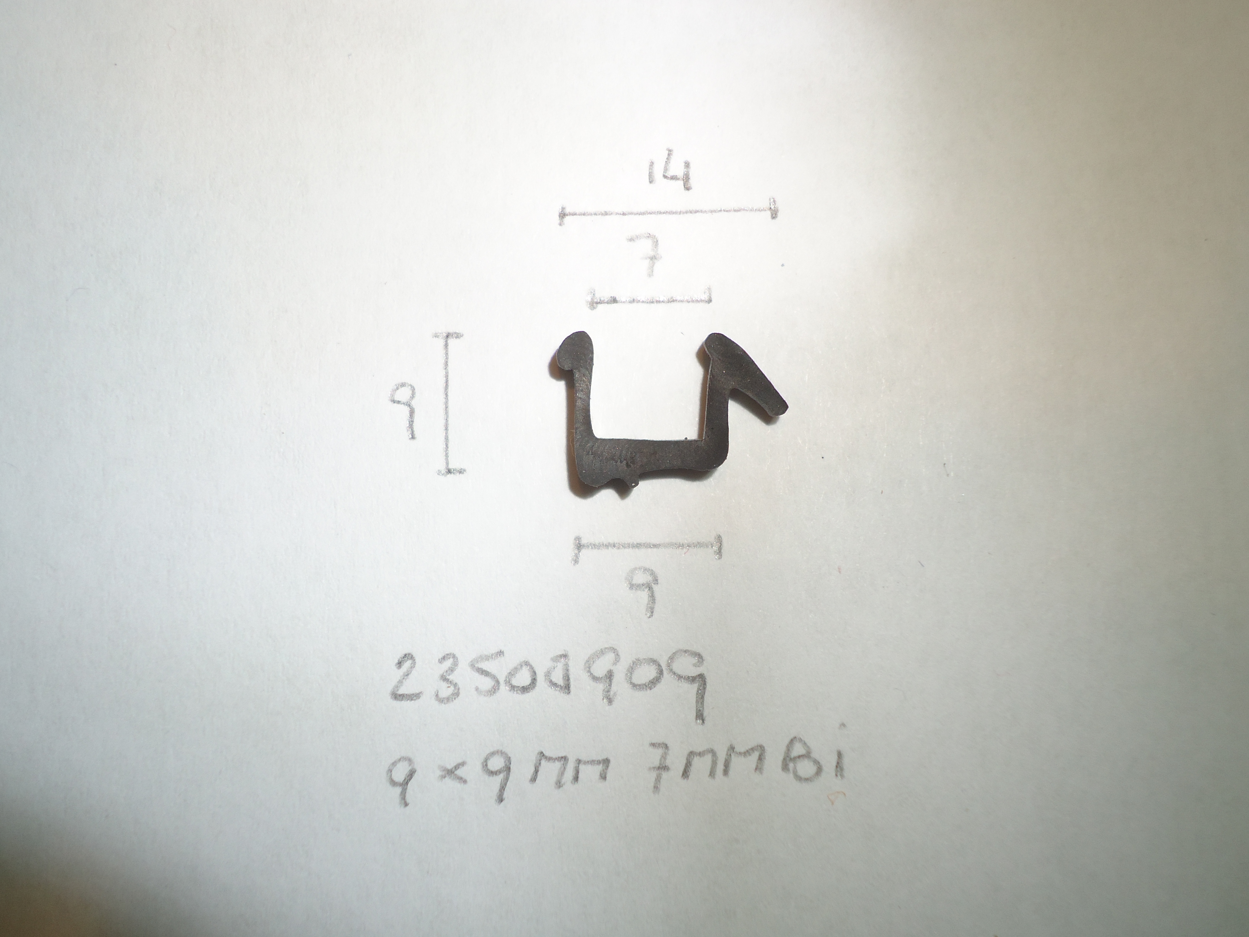 Raamrubber 9x9mm 7mm bi - Dsc07612 - 23500909
