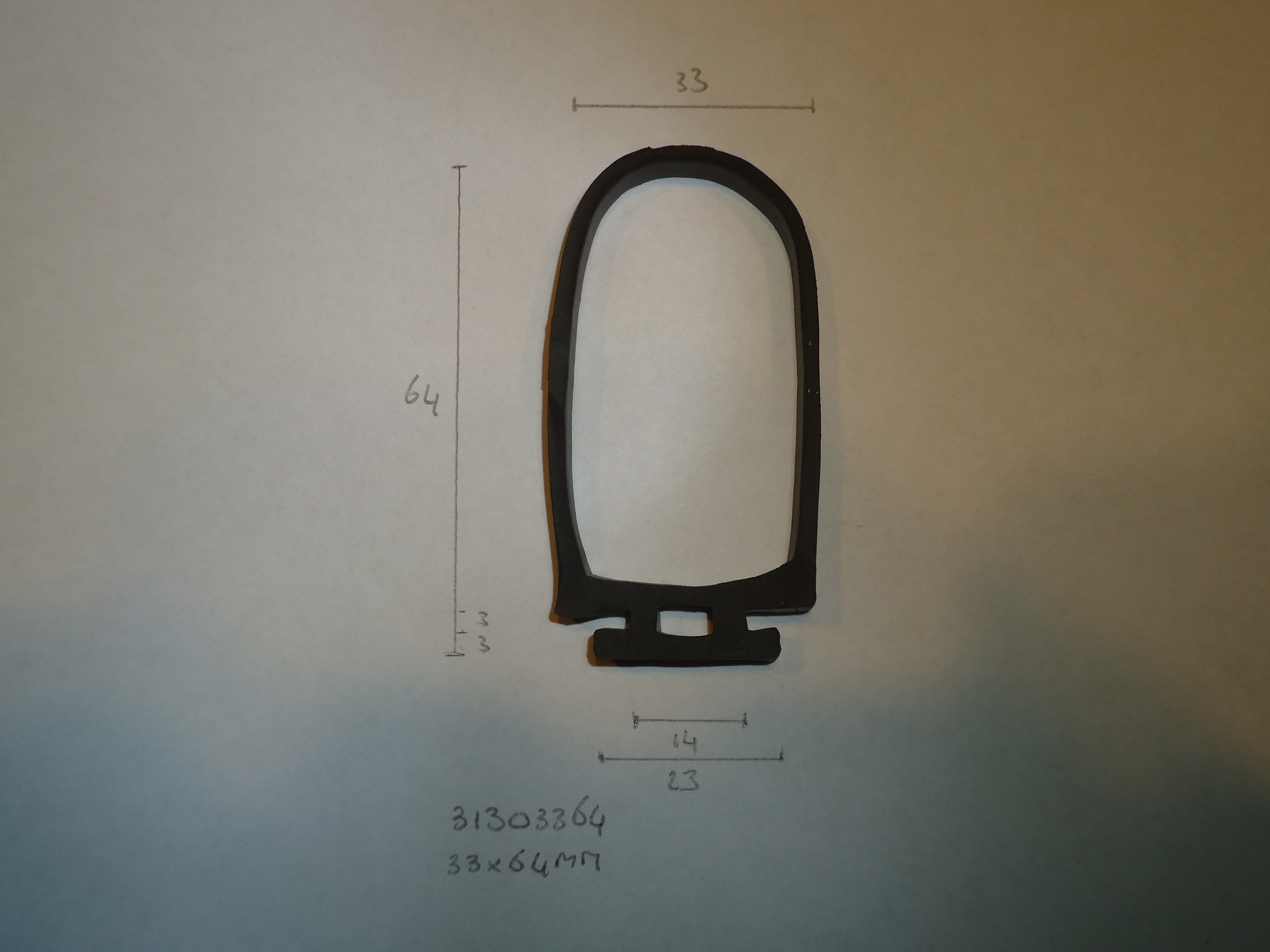 Omega rubber 33x64mm - Dsc07808 1 - M114065 zakjes omega