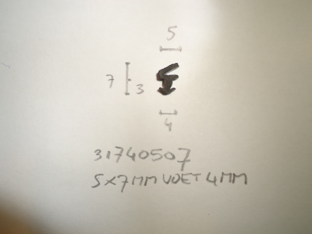 Kozijnrubber 5x7mm voet 4mm - Dsc08130 1 - 31740507